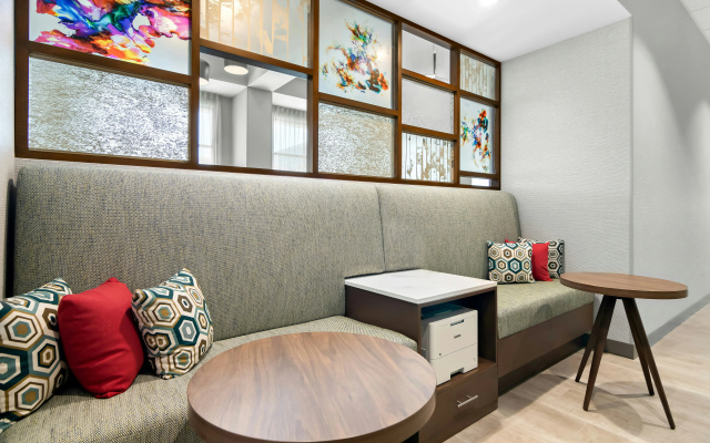 photo 3 of Hampton Inn & Suites Chicago Medical District UIC