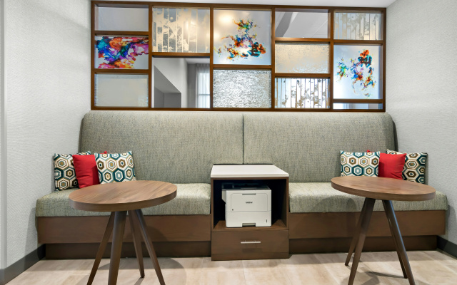 photo 4 of Hampton Inn & Suites Chicago Medical District UIC