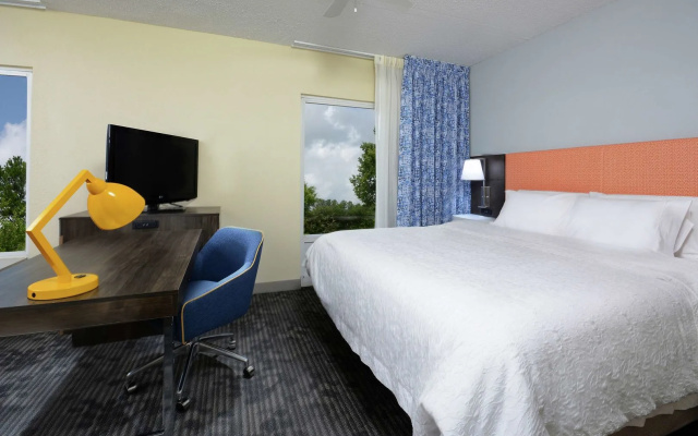 photo 3 of Hampton Inn & Suites Clinton