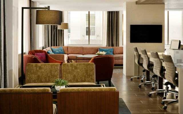 photo 2 of Hampton Inn & Suites Dallas Downtown