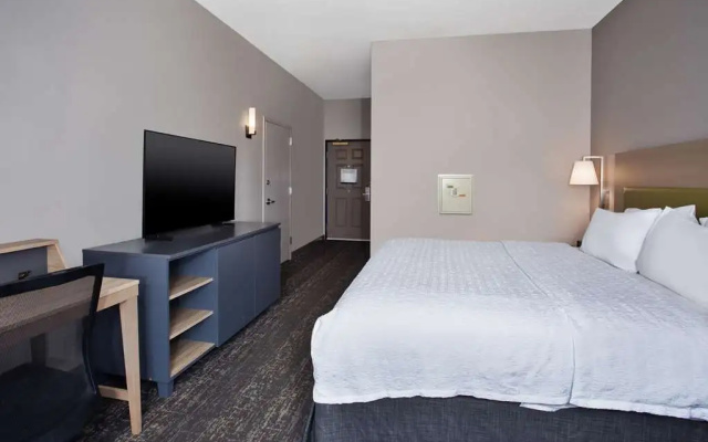 photo 3 of Hampton Inn & Suites Newark Airport Elizabeth