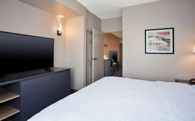 photo 4 of Hampton Inn & Suites Newark Airport Elizabeth