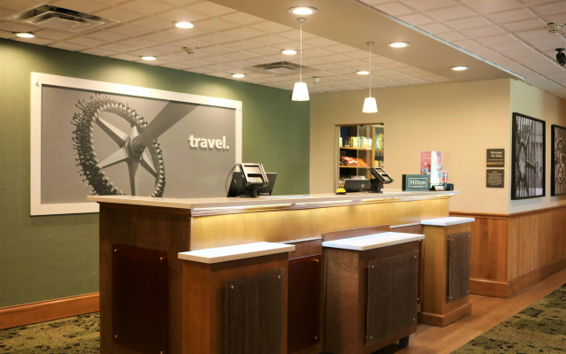 photo 2 of Hampton Inn & Suites Fremont