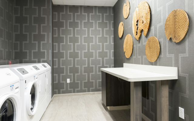 photo 4 of Hampton  Inn & Suites Indianapolis-Keystone
