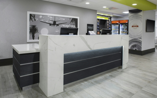 photo 2 of Hampton Inn & Suites Irvine-Orange County Airport