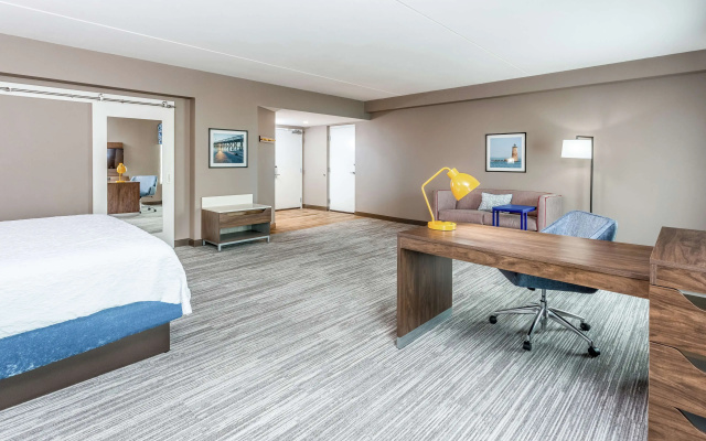 photo 4 of Hampton Inn & Suites Kittery-Portsmouth