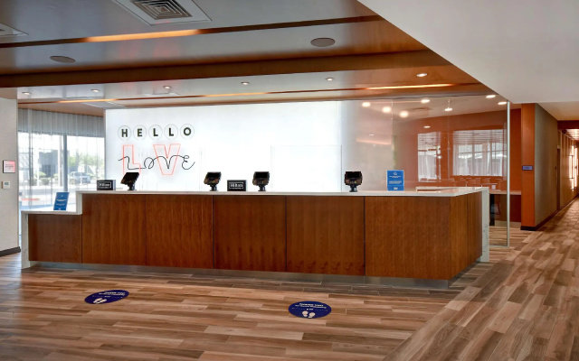 photo 2 of Hampton Inn & Suites Las Vegas Convention Center - No Resort Fee