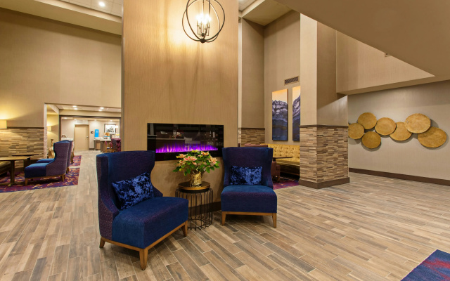 photo 2 of Hampton Inn & Suites Leavenworth