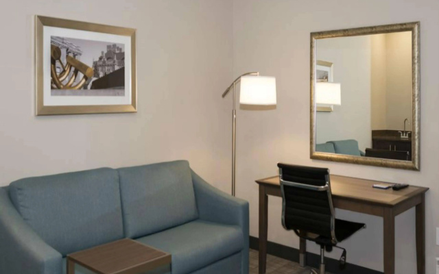 photo 5 of Hampton Inn & Suites Minneapolis University Area