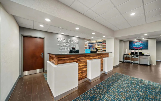 photo 2 of Hampton Inn & Suites Opelika - I-85 - Auburn Area