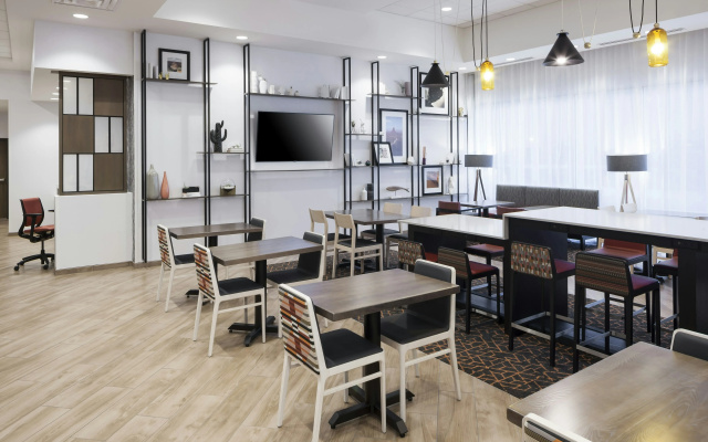 photo 3 of Hampton Inn & Suites Phoenix Downtown
