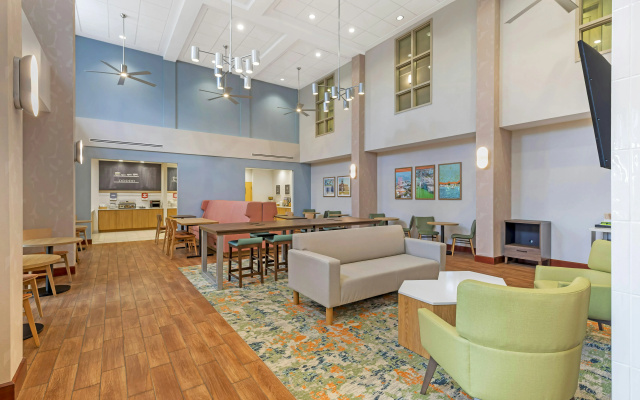 photo 2 of Hampton Inn & Suites Plymouth