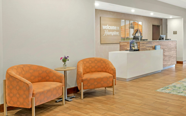 photo 3 of Hampton Inn & Suites Plymouth