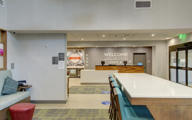 photo 2 of Hampton Inn & Suites Portland West