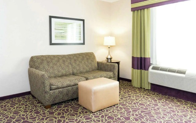 photo 4 of Hampton Inn and Suites Sandusky Milan