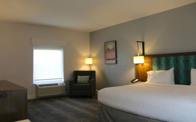 photo 3 of Hampton Inn & Suites Sarasota/Bradenton-Airport, FL
