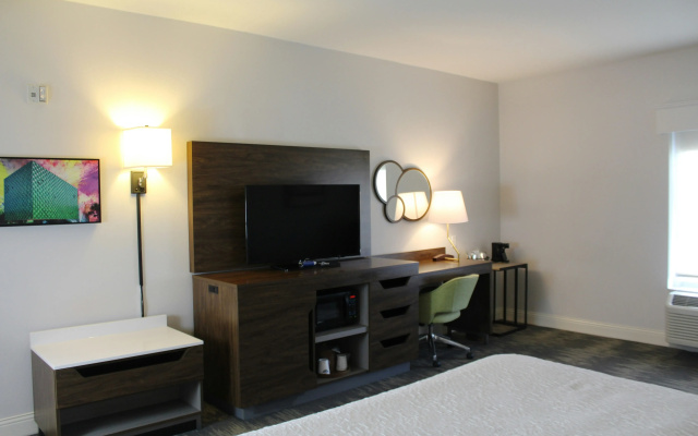 photo 5 of Hampton Inn & Suites Sarasota/Bradenton-Airport, FL
