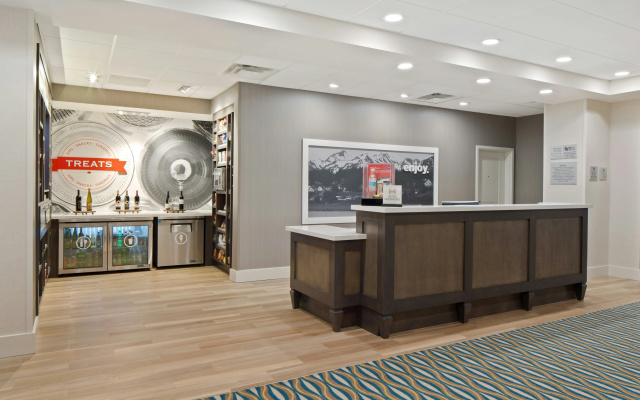photo 2 of Hampton Inn & Suites-Seattle Woodinville WA