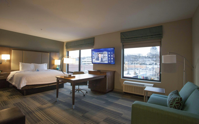photo 3 of Hampton Inn & Suites Downtown St. Paul