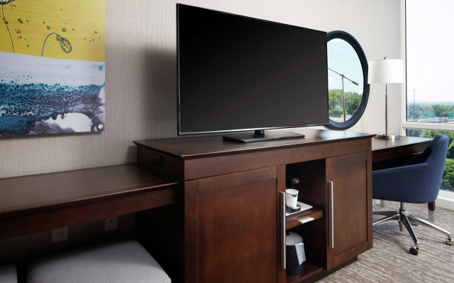 photo 5 of Hampton Inn & Suites Teaneck Glenpointe