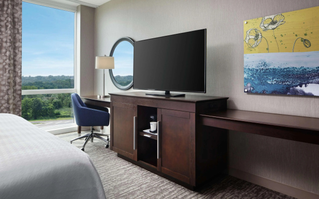 photo 3 of Hampton Inn & Suites Teaneck Glenpointe