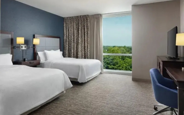 photo 4 of Hampton Inn & Suites Teaneck Glenpointe