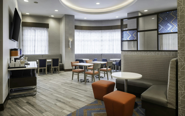 photo 2 of Hampton Inn Washington-Downtown-Convention Center