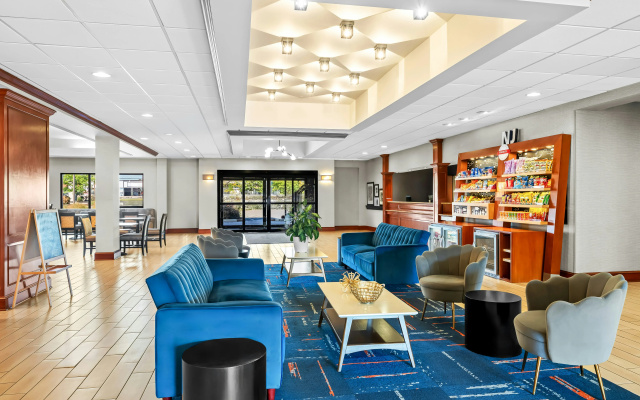 photo 2 of Hampton Inn Woodbridge