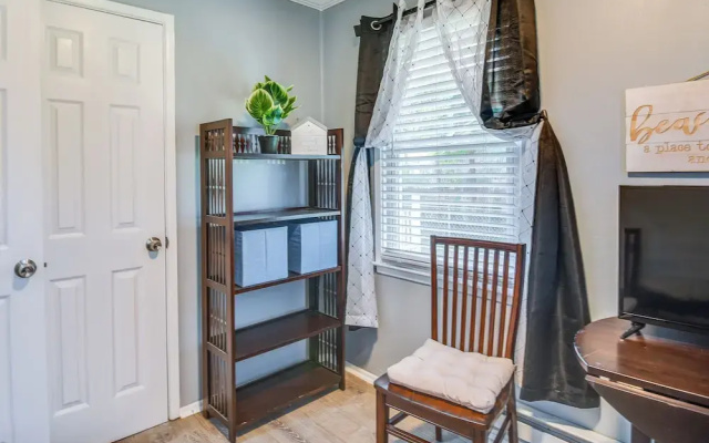 photo 4 of Hampton Vacation Rental: Central Location, Patio