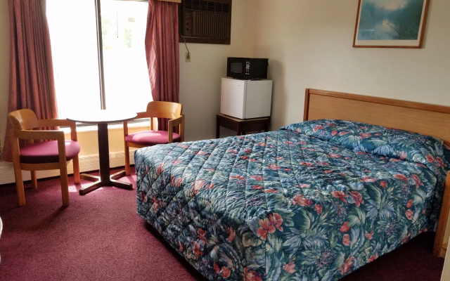 photo 3 of Hampton Village Inn