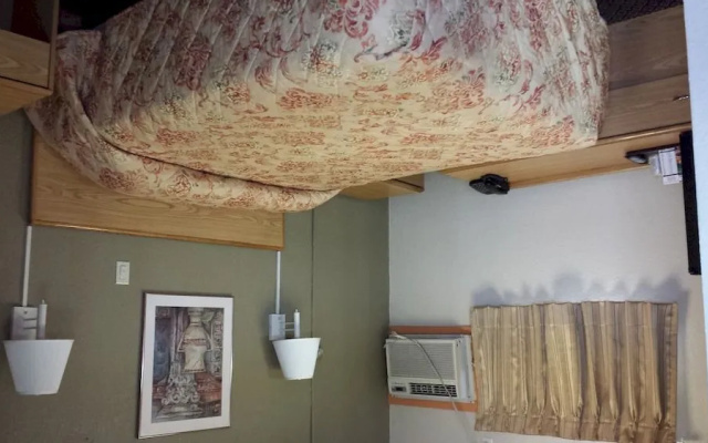 photo 3 of Happy Journey Motel