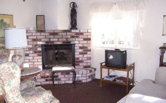 photo 2 of Happy Landing Inn