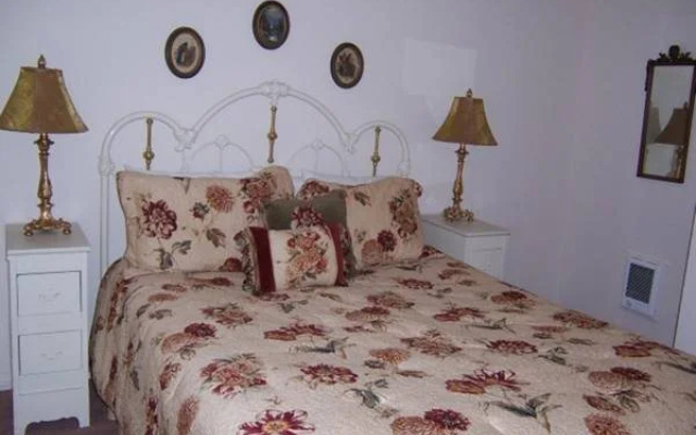 photo 3 of Happy Landing Inn