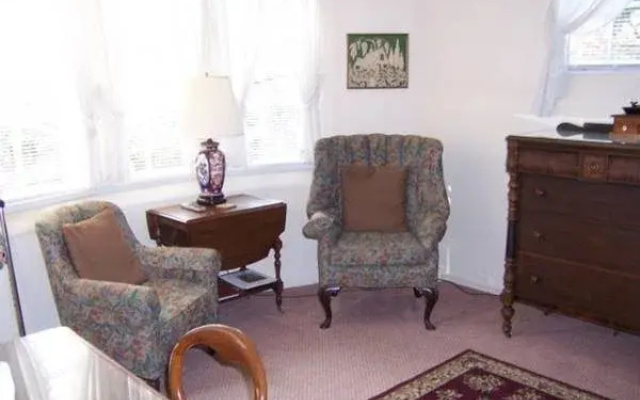 photo 4 of Happy Landing Inn