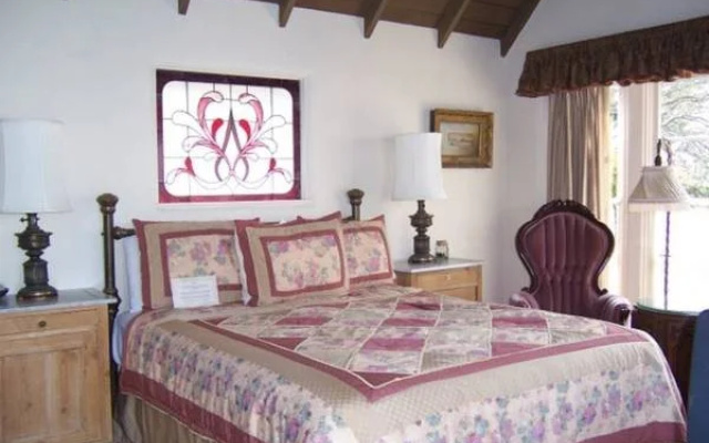 photo 5 of Happy Landing Inn