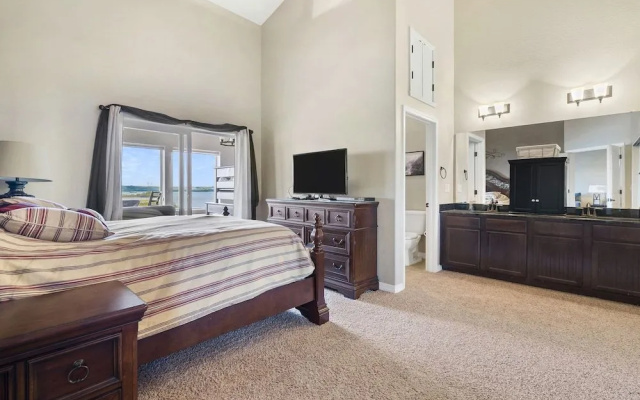 photo 3 of Happy Place Condo - Stunning Table Rock Lake Views