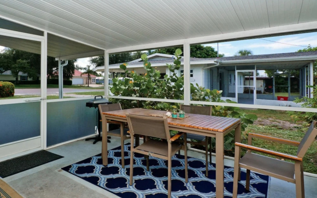 photo 4 of Harbor 606 Venice Island 2 Br home by RedAwning