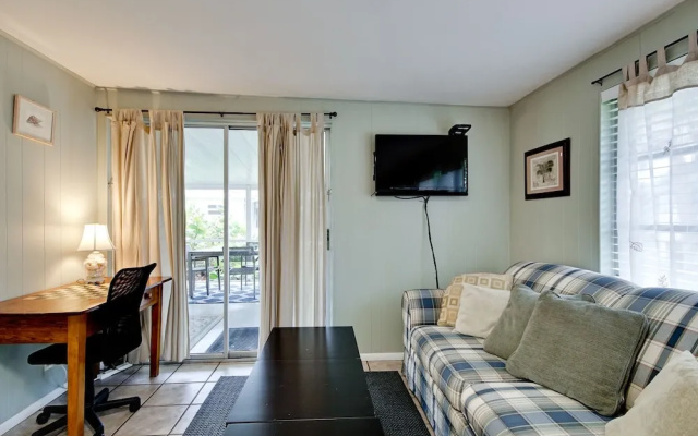 photo 5 of Harbor 606 Venice Island 2 Br home by RedAwning