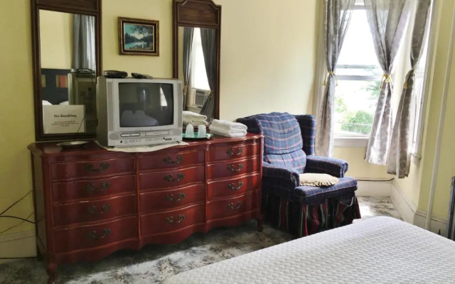 photo 2 of The Harbor House Bed & Breakfast