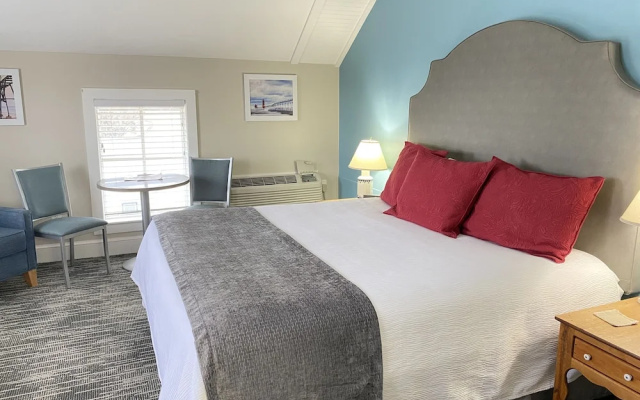 photo 5 of Harbor House Inn