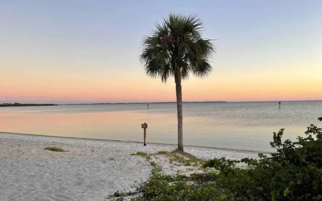 photo 2 of Harbor House, Luxury Waterfront-3BR w Private Dock