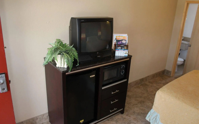photo 4 of Harbor Inn & Suites