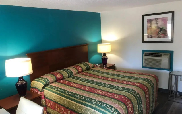 photo 3 of Harbor Inn