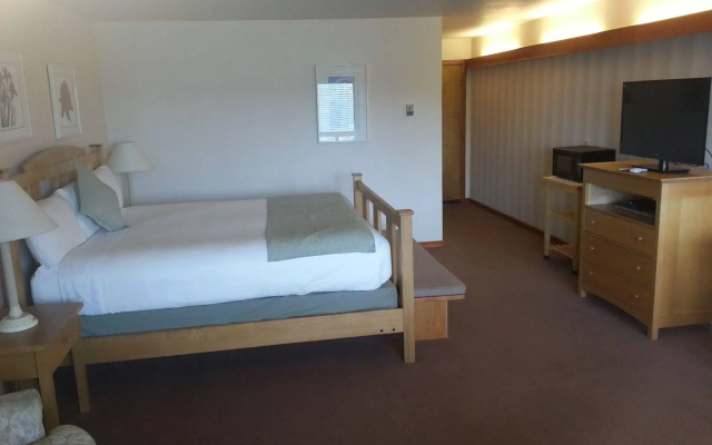 photo 4 of Harbor Lite Lodge