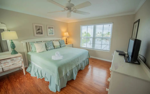 photo 3 of Harbor Side Apartment 5