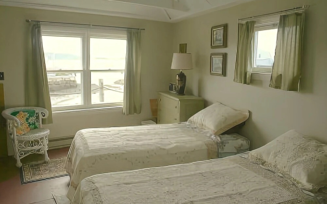 photo 2 of Harborside Cottage - One Bedroom Home