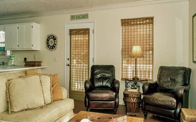 photo 2 of Harley's Haven 627865 by RedAwning