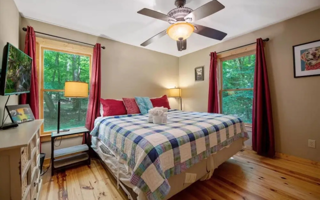photo 5 of Harleys River Retreat - Charming Cabin in Coosawattee River Resort Hot tub