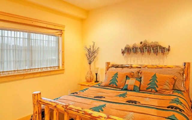 photo 2 of Harlin Haus at Cascade Crest Condos