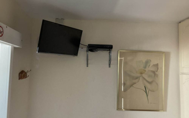 photo 5 of Harman Suite
